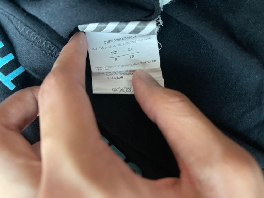 Off White Tee （分類：T-shirt）位於 Hong Kong。 由 t3rry_chung 提交（商品編號 1114229166，圖片 6）。簡介： 📍100% authentic, 70% new 📍Neck tag text came off after washing 。