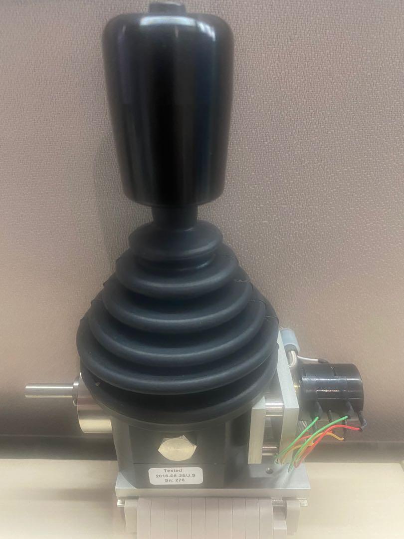 Potentiometer joystick control, Everything Else on Carousell