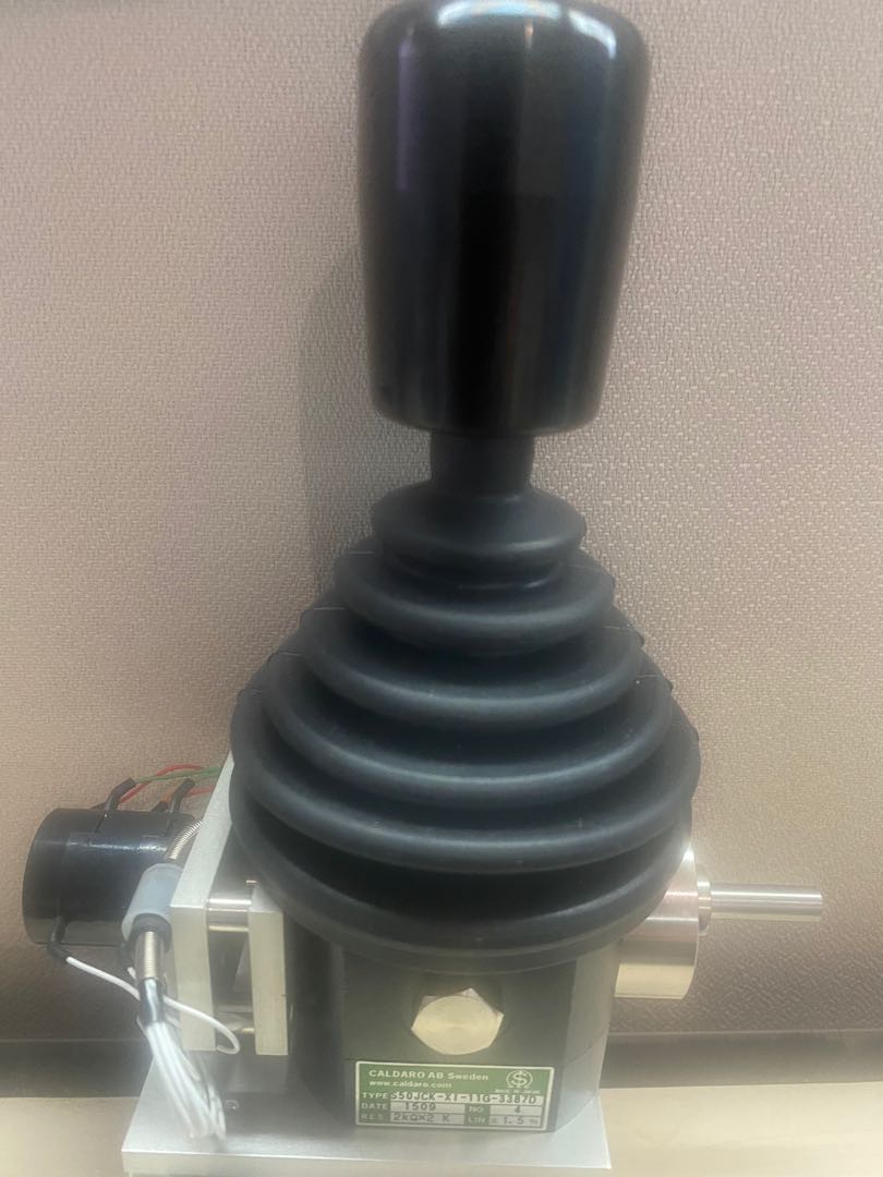 Potentiometer joystick control, Everything Else on Carousell