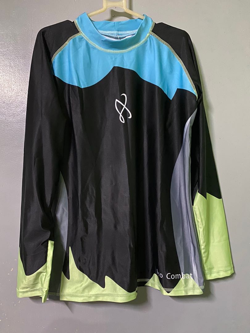 Rash guard XXL, Women's Fashion, Swimwear, Rash guard on Carousell