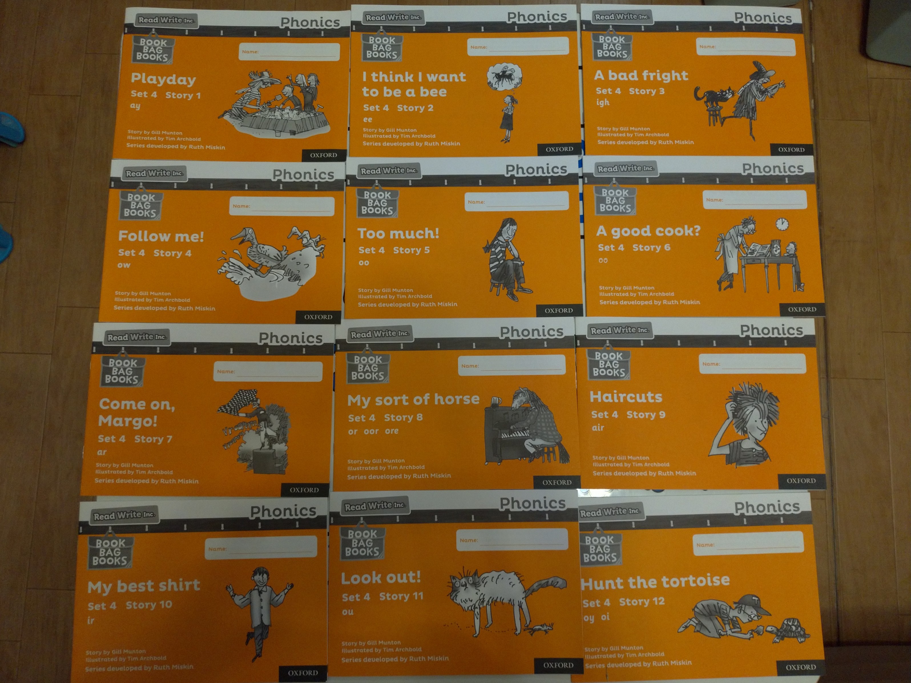 Read Write Inc. (Orange book) 黑白版, 興趣及遊戲, 書本 & 文具, 小說 & 故事書 Carousell