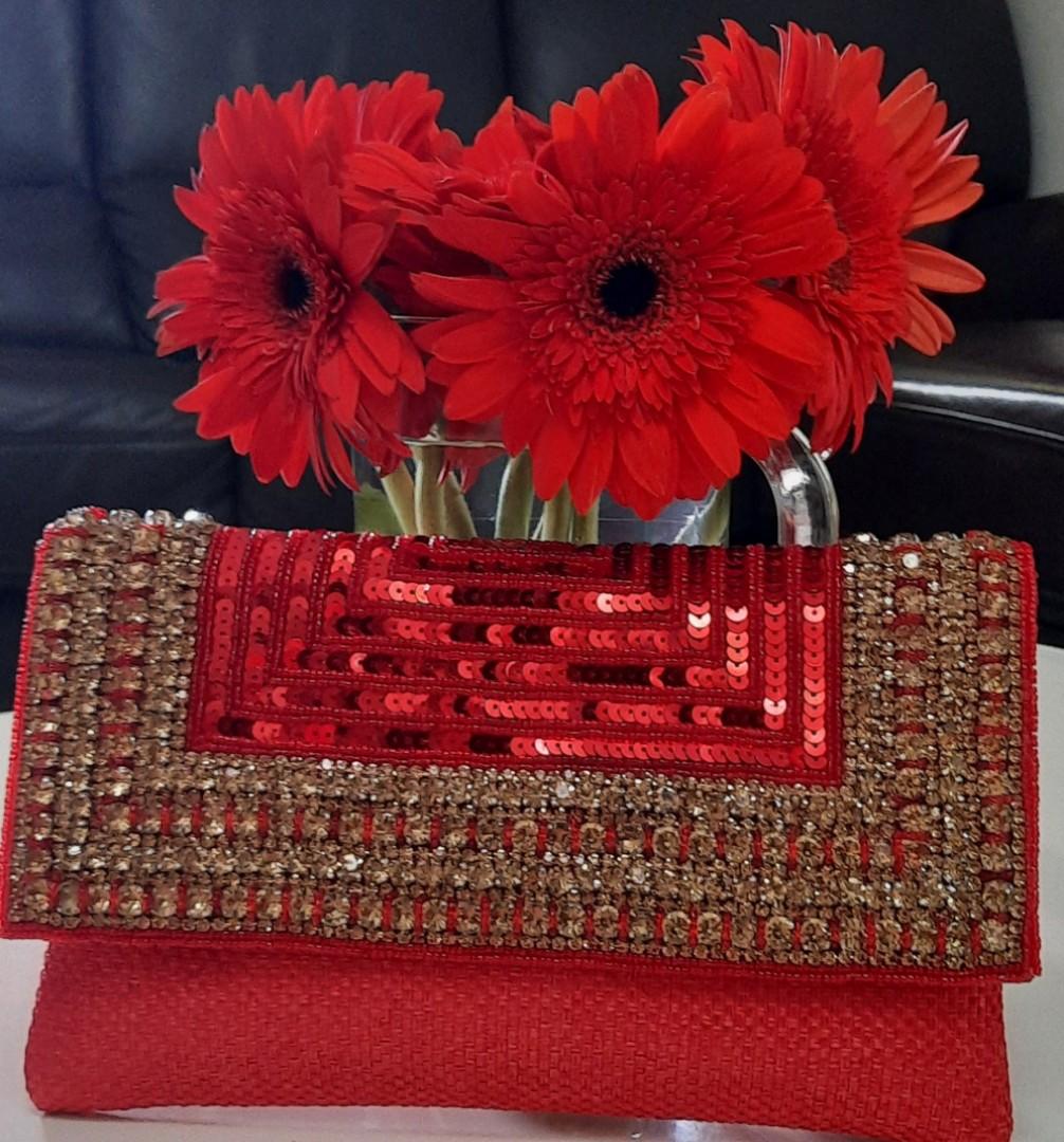 Red deals purse clutch