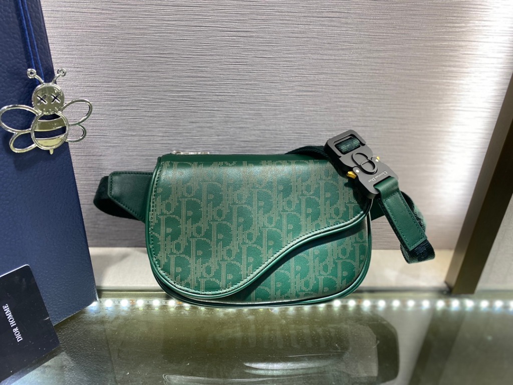WORLD TOUR SADDLE BELT BAG