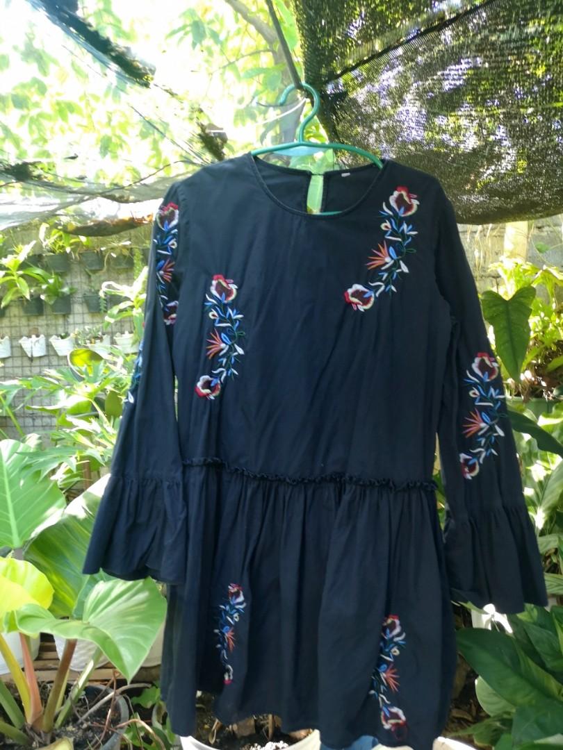 Zara Embroidered Dress (Black) (Category: Dresses) located in Manila. Submitted by piayee (Listing ID 1114320677, Image 1). Description: RFS: Decluttering 100% original Tha tag was cut accidenrally by my nephew who is 3 years old. Pasaway na bata😘.