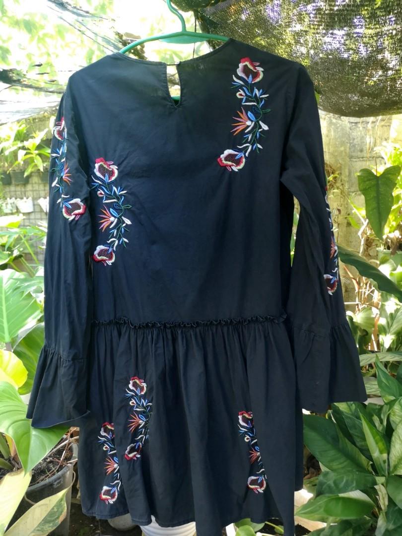 Zara Embroidered Dress (Black) (Category: Dresses) located in Manila. Submitted by piayee (Listing ID 1114320677, Image 2). Description: RFS: Decluttering 100% original Tha tag was cut accidenrally by my nephew who is 3 years old. Pasaway na bata😘.