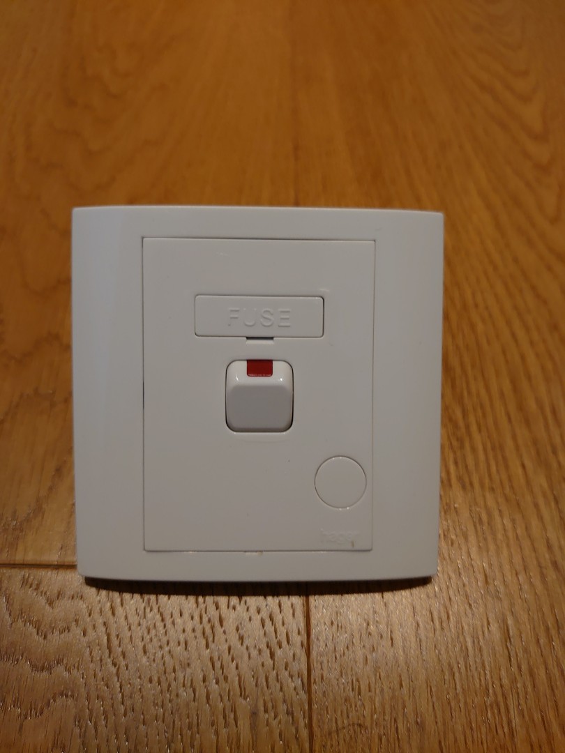 電制 面板 13A 保險絲 開關 單制 開關制 Hager Switch Cover with Fuse, 家庭電器, 轉插器及插頭