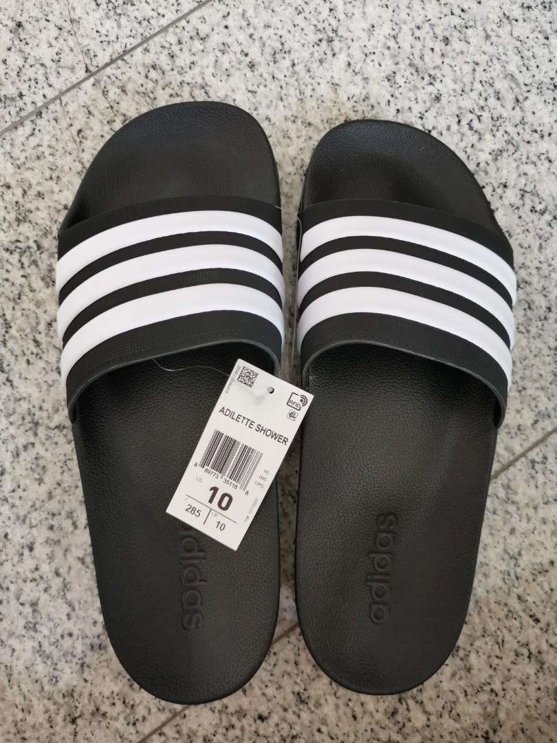Adilette hotsell shower aq1701