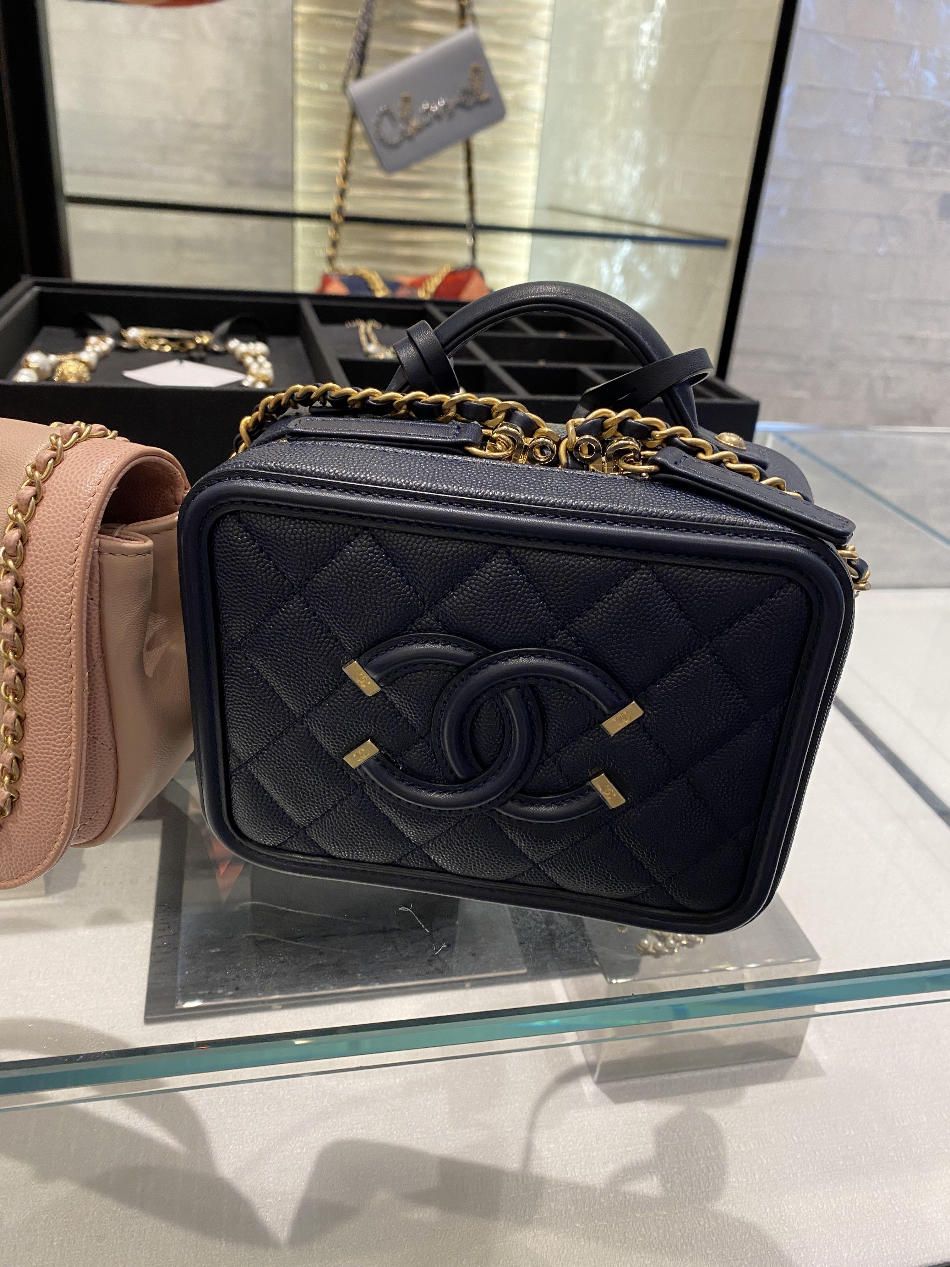 Chanel vanity sale case 17cm