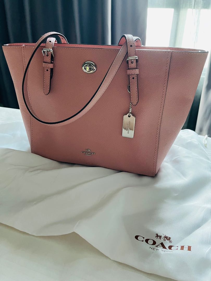 Coach tote clearance turnlock