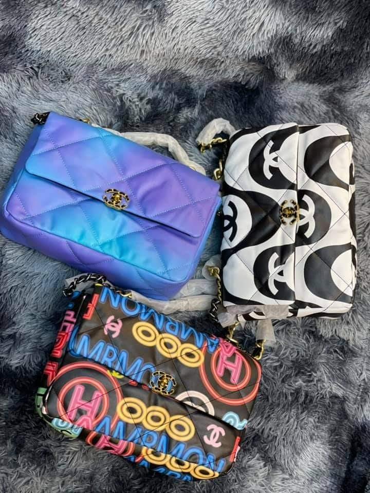 chanel graffiti handbolsa