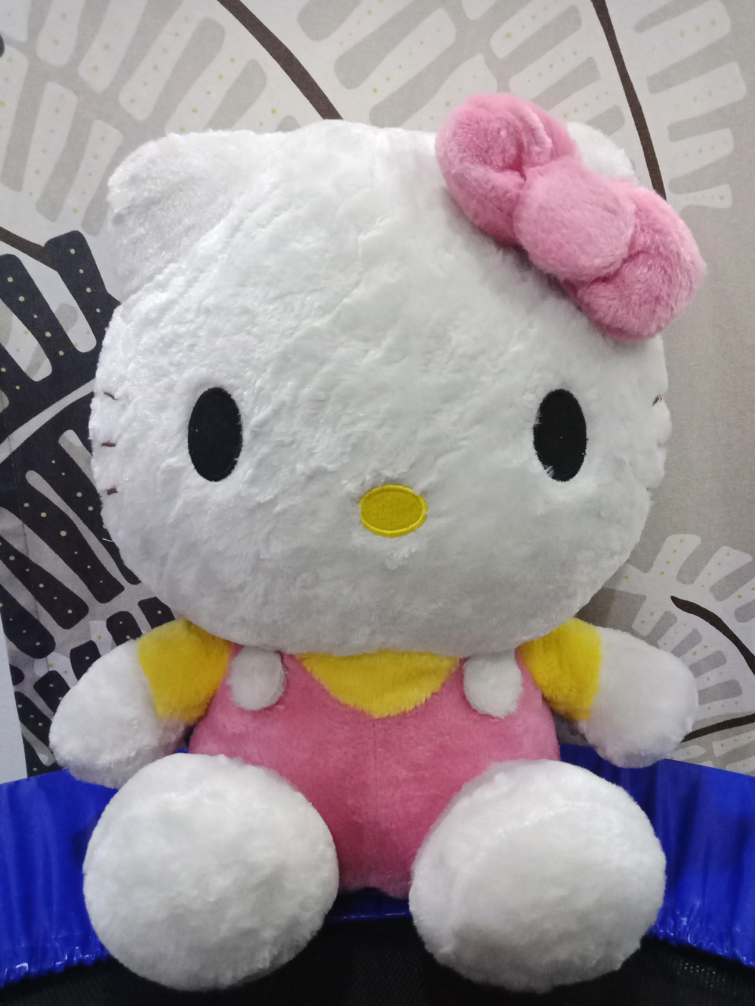 Hello Kitty (Category: Babies & Kids Fashion) located in Shah Alam. Submitted by melor_preloved (Listing ID 1114471891, Image 1). Description: Condition : 9/10 Price : Rm 10 NOT FOR FUSSY BUYER.