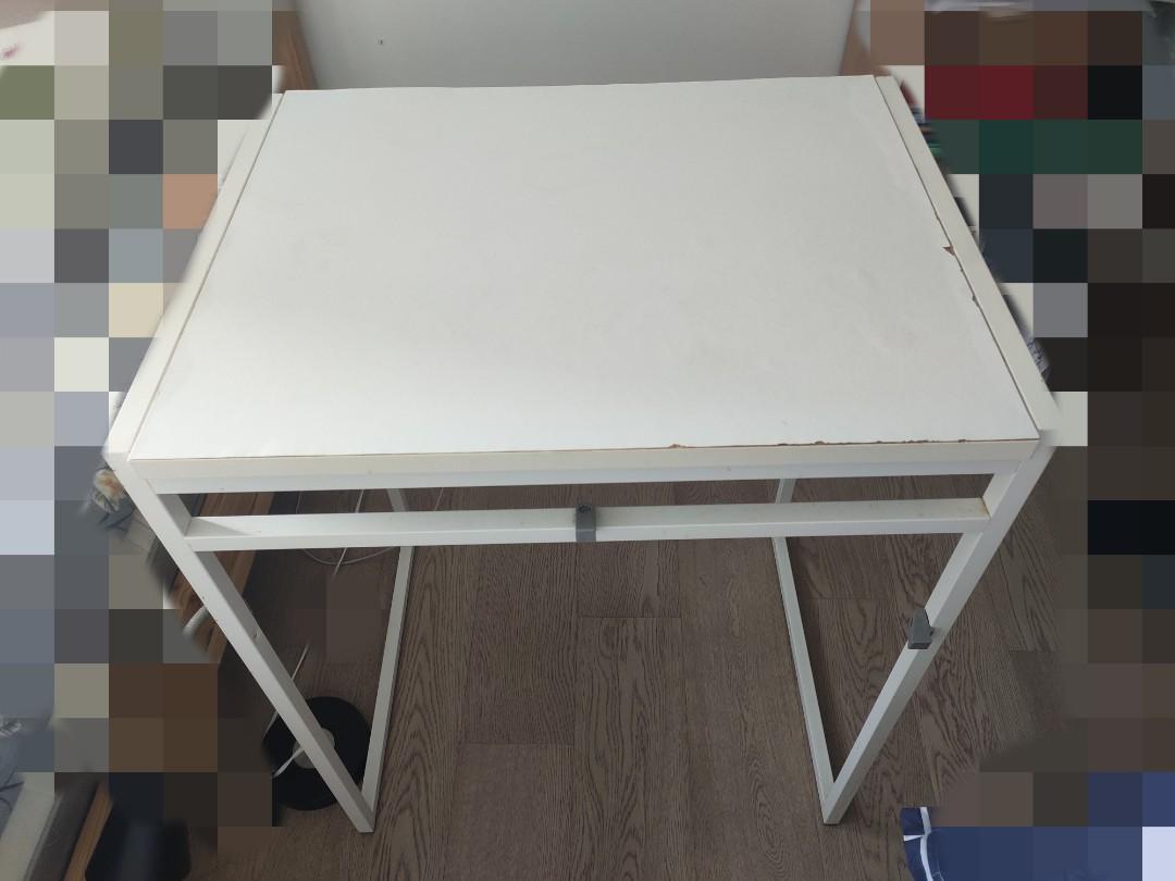 IKEA foldable table （分類：桌子）位於 Hong Kong。 由 marong19911 提交（商品編號 1114386017，圖片 1）。簡介： color: white Full table size: 92cm (length)* 60cm (width) *74cm (height) Frame size: 60cm (length)* 45cm (width) Availablity: Any time。