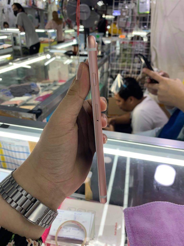IPHONE 7PLUS 128GB FACTORY UNLCOKED (Category: iPhone 7 Series) located in Pasig City. Submitted by fairgadgetshop (Listing ID 1114377697, Image 2). Description: IPHONE 7PLUS 128GB FACTORY UNLOCKED -10/10 SMOOTH -100% LEGIT -ANY SIM CARD WILL DO -TEST ALL YOU WANT -RESET ALL YOU WANT -NO ICLOUD ACCOUNT -FINGERPRINT WORKING AVAILABLE IN DIFFERENT COLORS: ✅ROSEGOLD ✅GOLD ✅RED ✅MATTE BLACK INCLUSION: REPLACEMENT CHARGER REPLACEMENT EARPHONES BOX PM 
