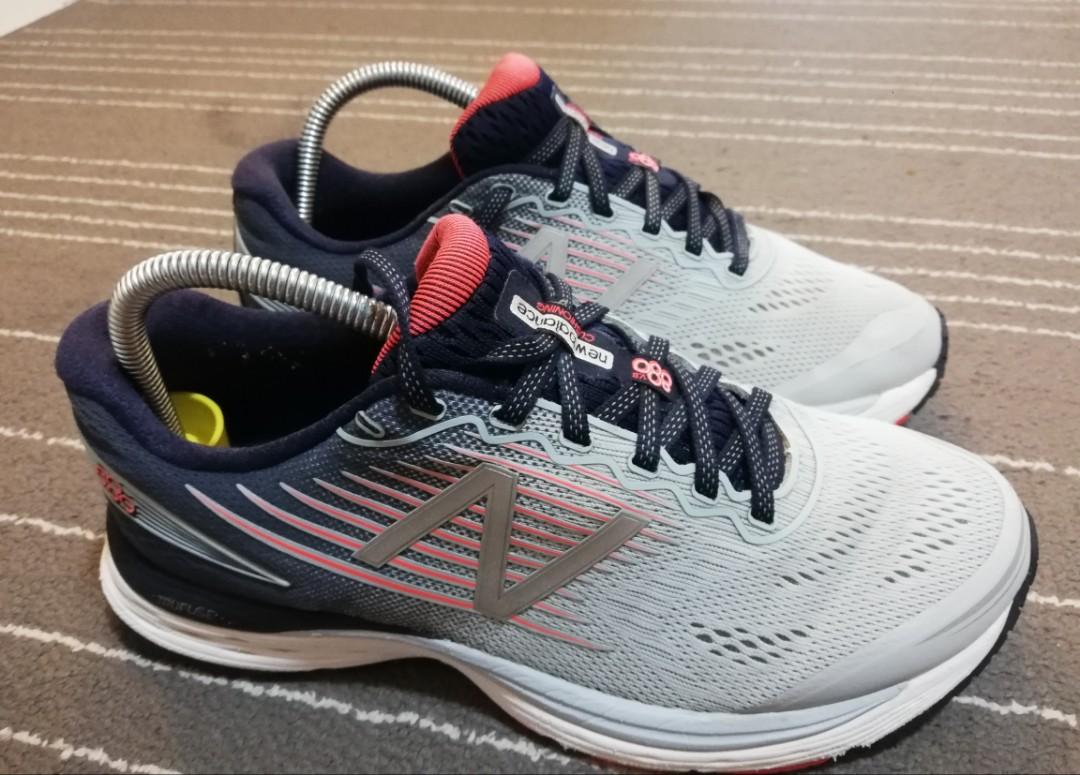 NEW BALANCE 880v8 7 uk Sports Equipment Exercise Fitness