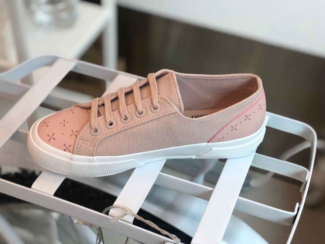 Love bonito online superga