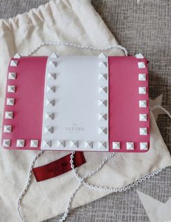 (Category: ) located in . Submitted by lluxcloset (Listing ID 1114405480, Image 1). Description: .
