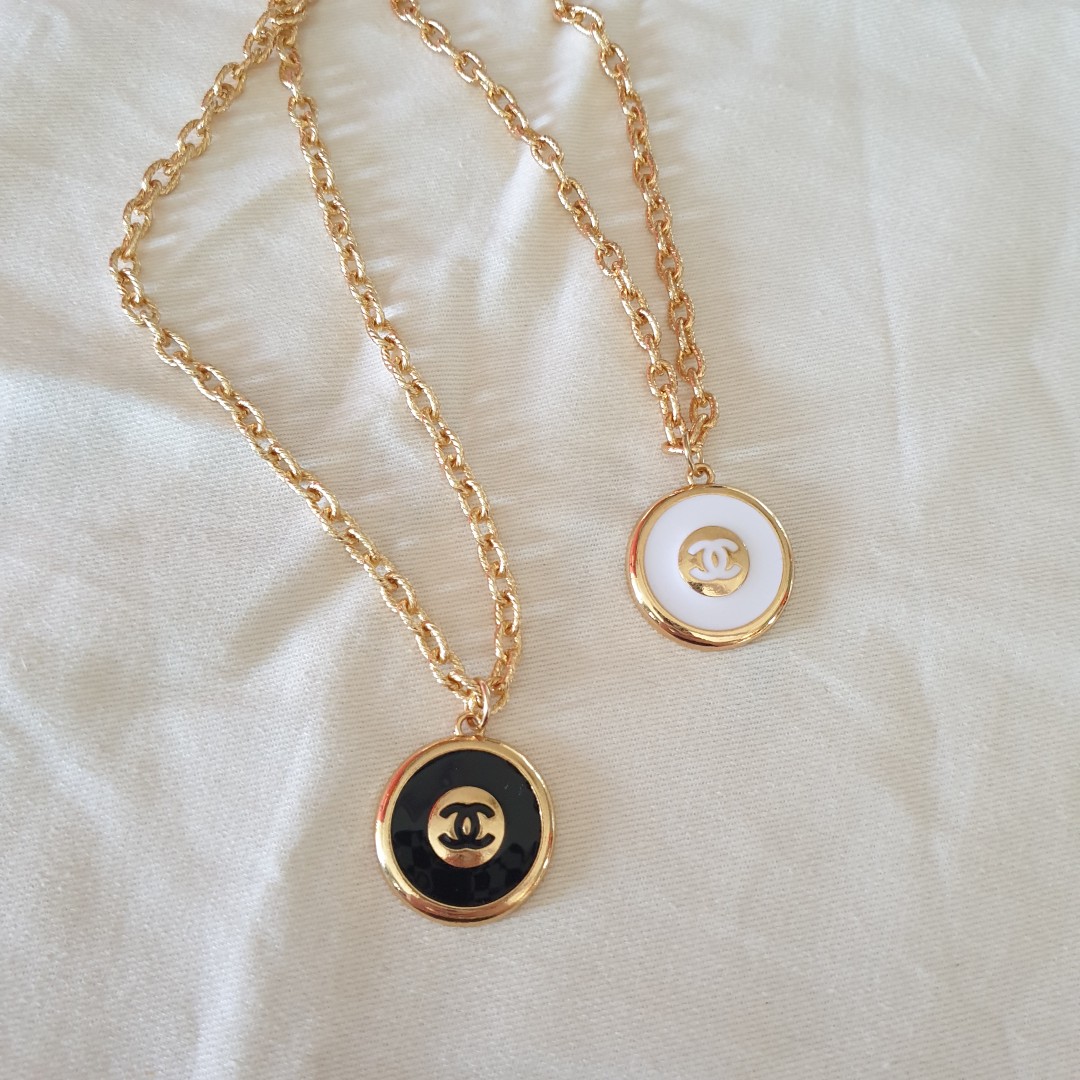Vintage Chanel button necklace. Fashion Jewelry COCO Chanel