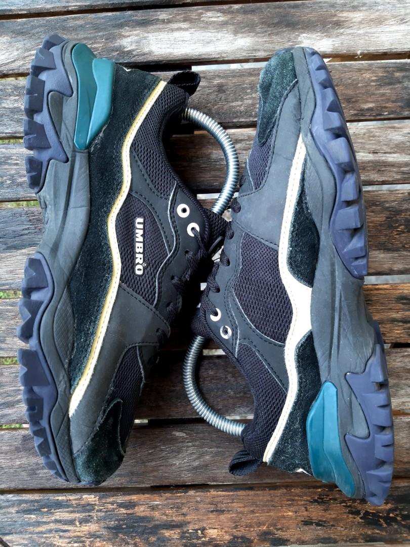 Umbro bumpy trainers in black hotsell