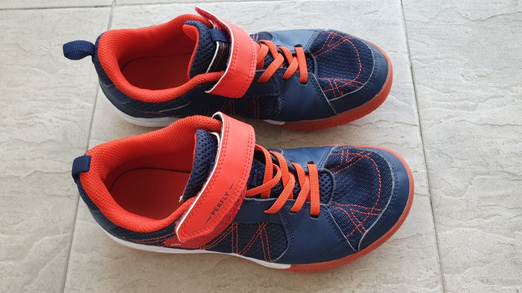 artengo badminton shoes