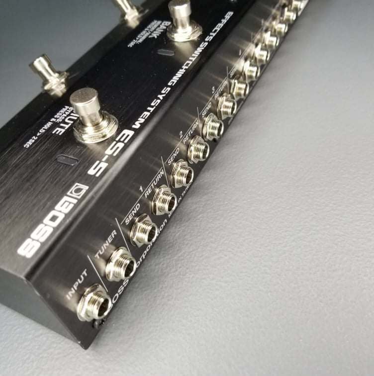 BOSS ES5 Guitar Pedal Board Switching System, Hobbies & Toys, Music
