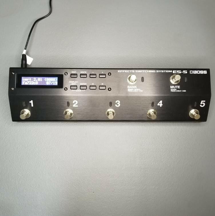BOSS ES5 Guitar Pedal Board Switching System, Hobbies & Toys, Music
