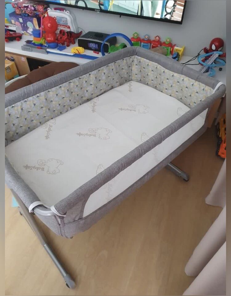 Co sleeping baby bed / cot /cribs, Babies & Kids, Baby Nursery & Kids Furniture, Cots & Cribs on