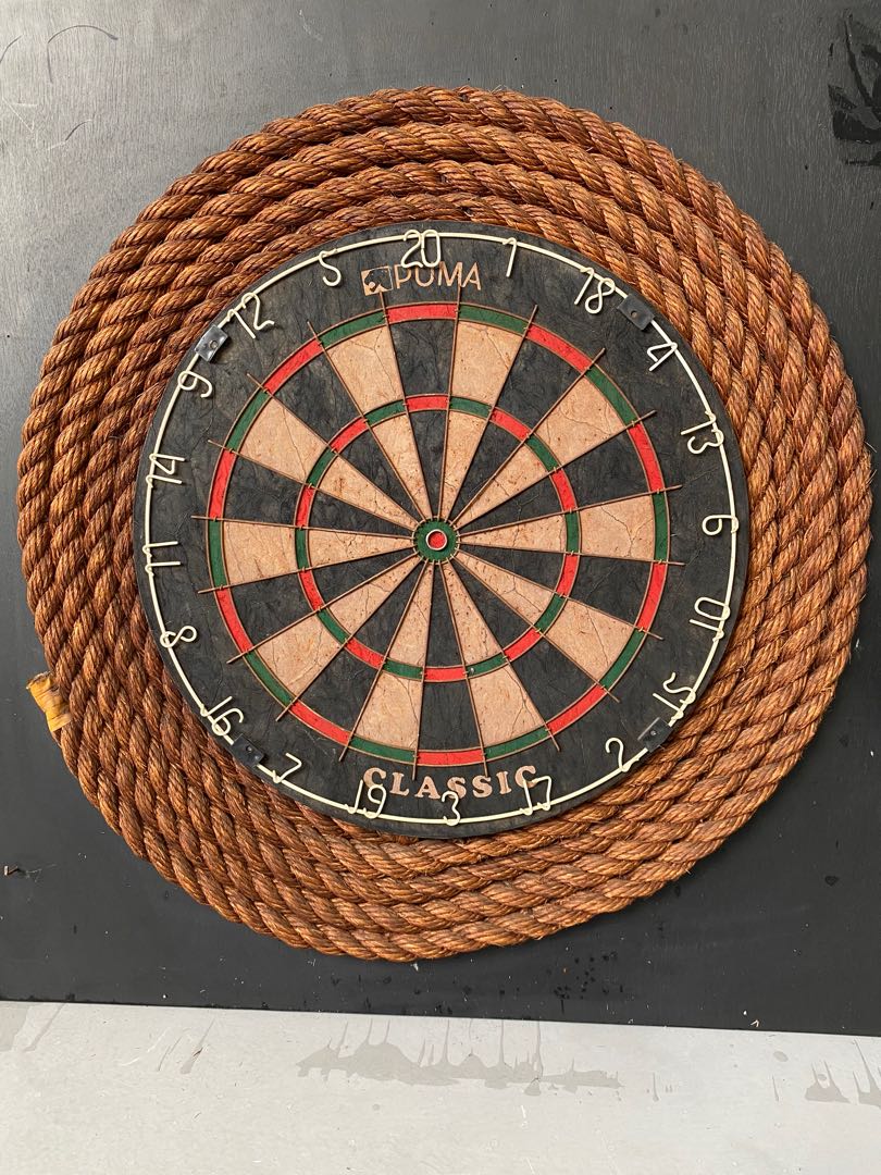 Dart board with rope surround and 2 darts for sale! Got bar feel