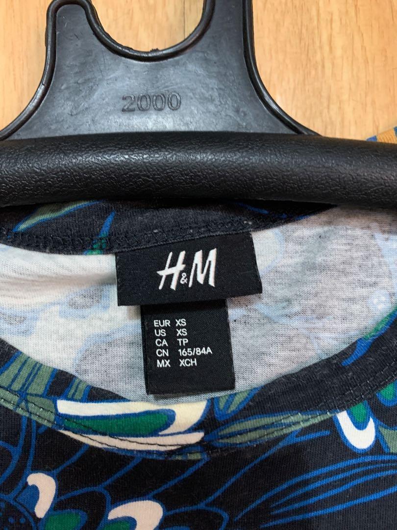 Dragon graphic H&M tee (Category: Tshirts & Polo Shirts ) located in Paranaque City. Submitted by chippycoco (Listing ID 1114597927, Image 2). Description: XS - Small Sf at buyers expense.