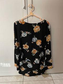 Flowery blouse in black