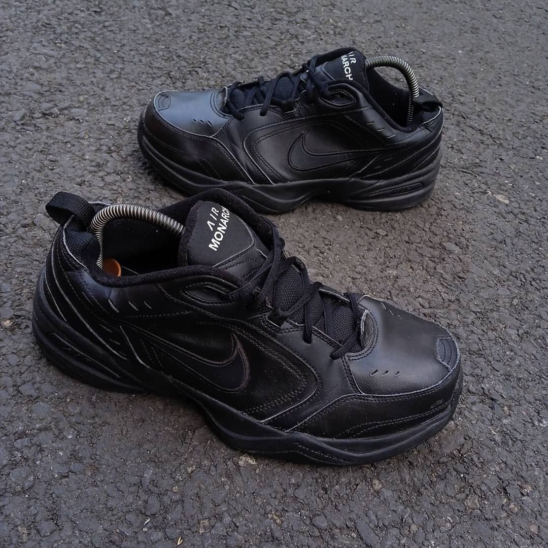 NIKE AIR MONARCH ALL BLACK ORIGINAL
