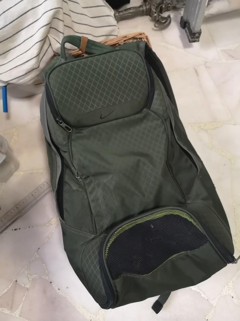 nike backpack laptop compartment