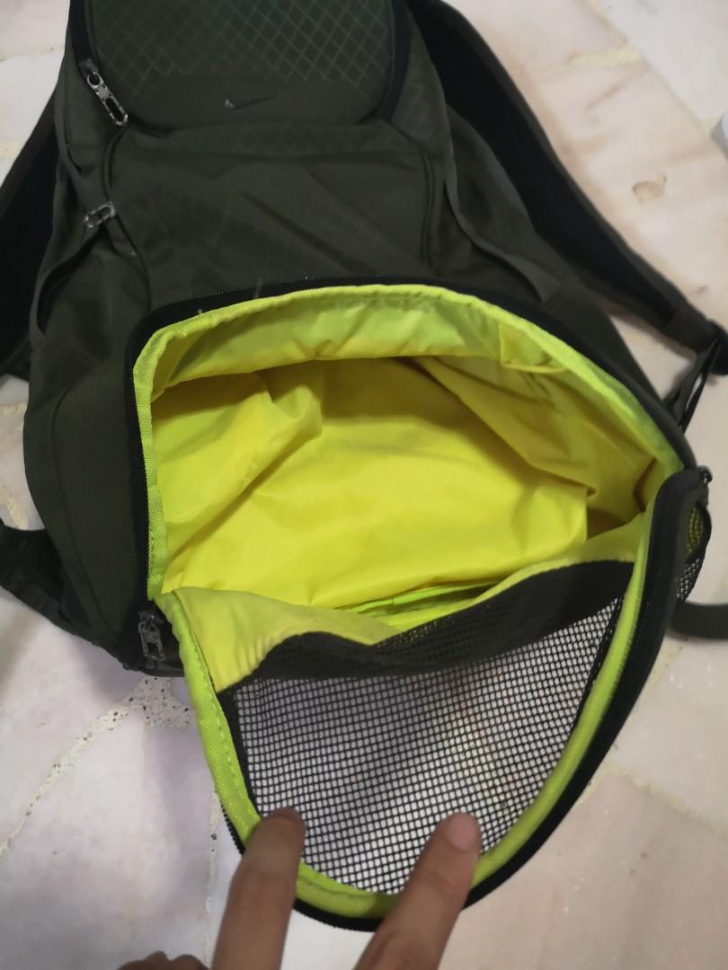 nike backpack laptop compartment