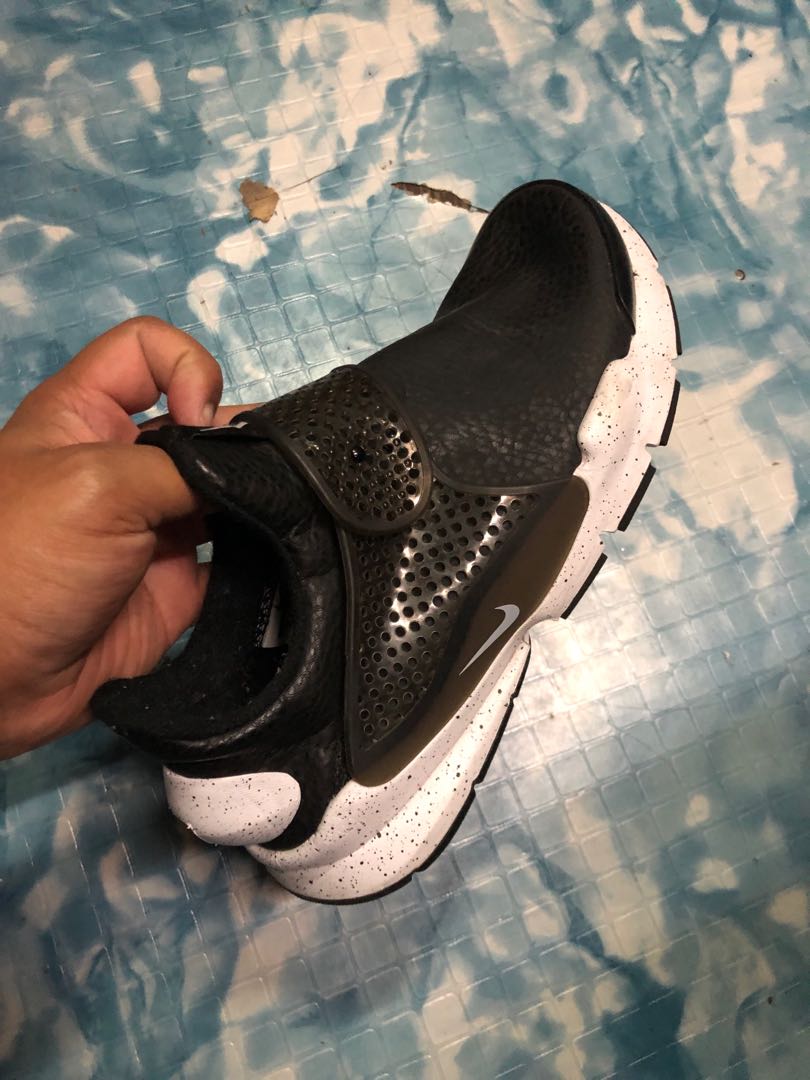 Wmns nike sock dart prm top