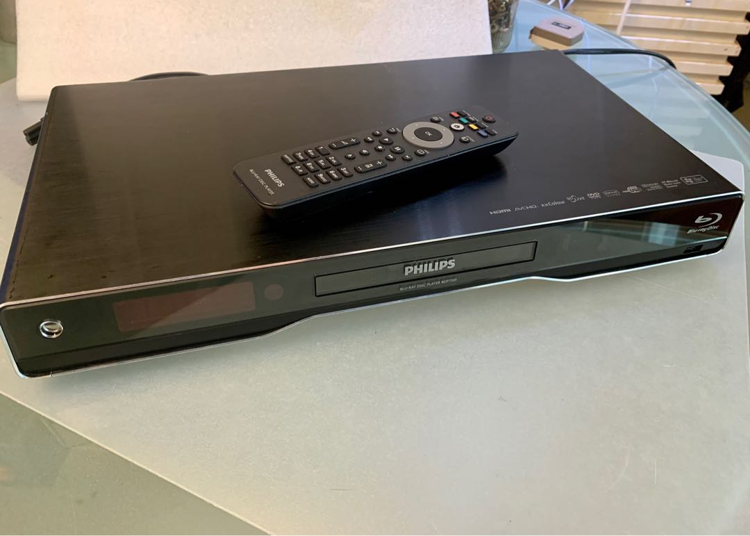 Philips Blu Blue Ray / DVD / CD Player with original remote