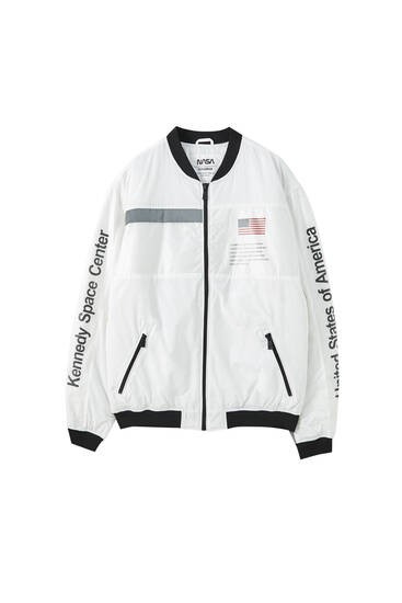 Jaket nasa pull and bear shop