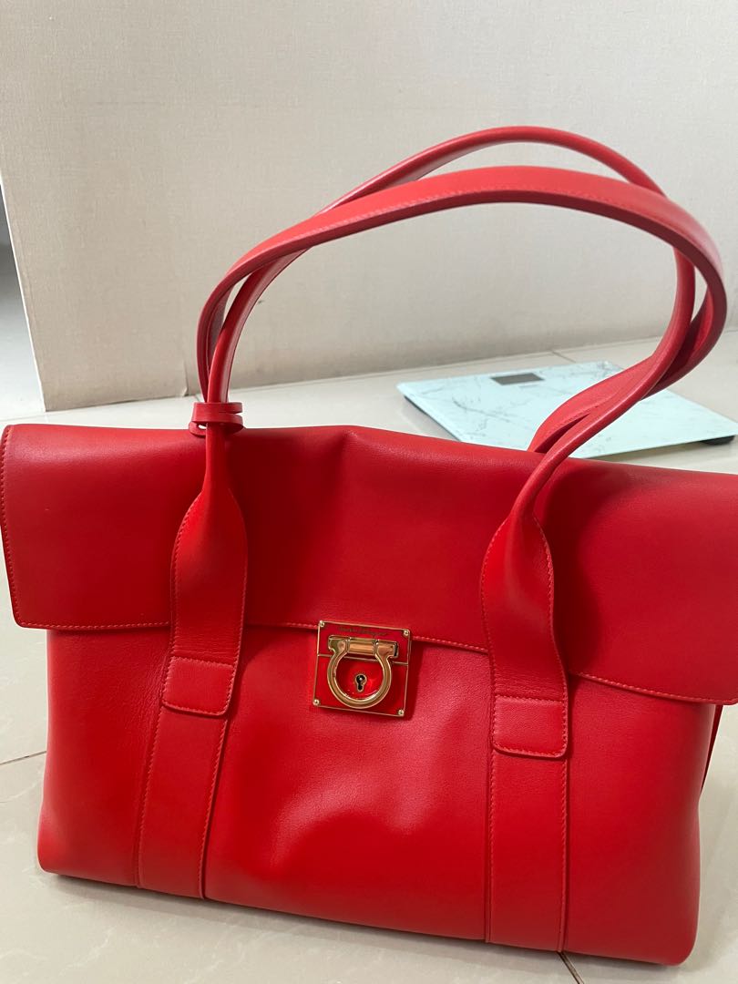 Ferragamo tas sales