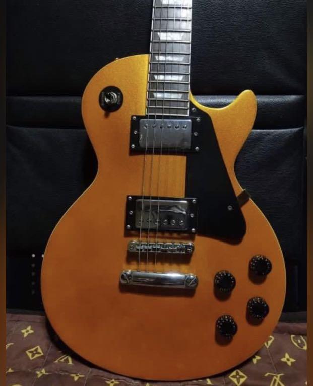 thomson les paul Guitar With Ampli and guitar case, Hobbies & Toys
