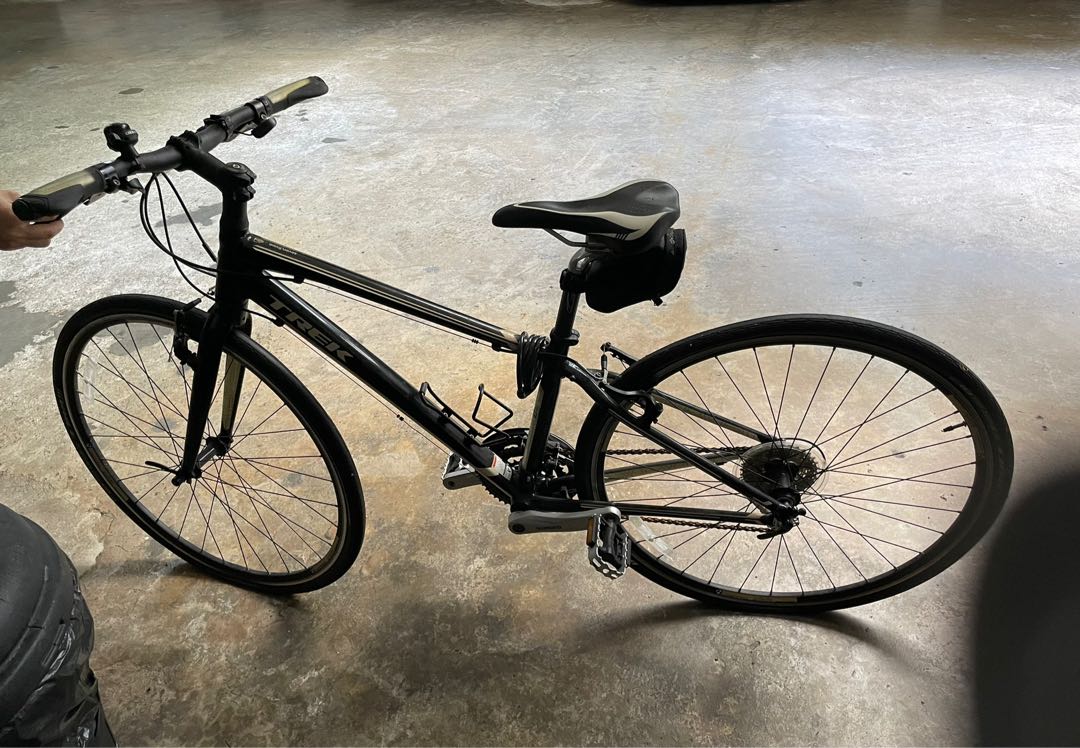 TREK 7300 bicycle, Sports Equipment 