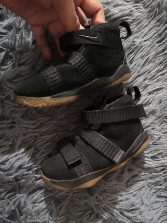 USED Nike LeBron Soldier 11 Boys Toddler Basketball SUEDE shoes