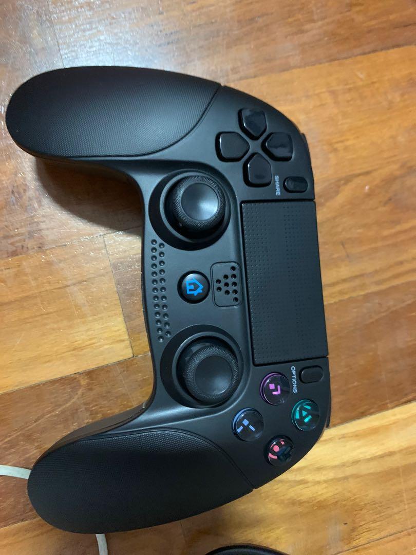 Wireless Gaming controller (Category: Controllers) located in Singapore. Submitted by mygodblessme (Listing ID 1114639723, Image 3). Description: .