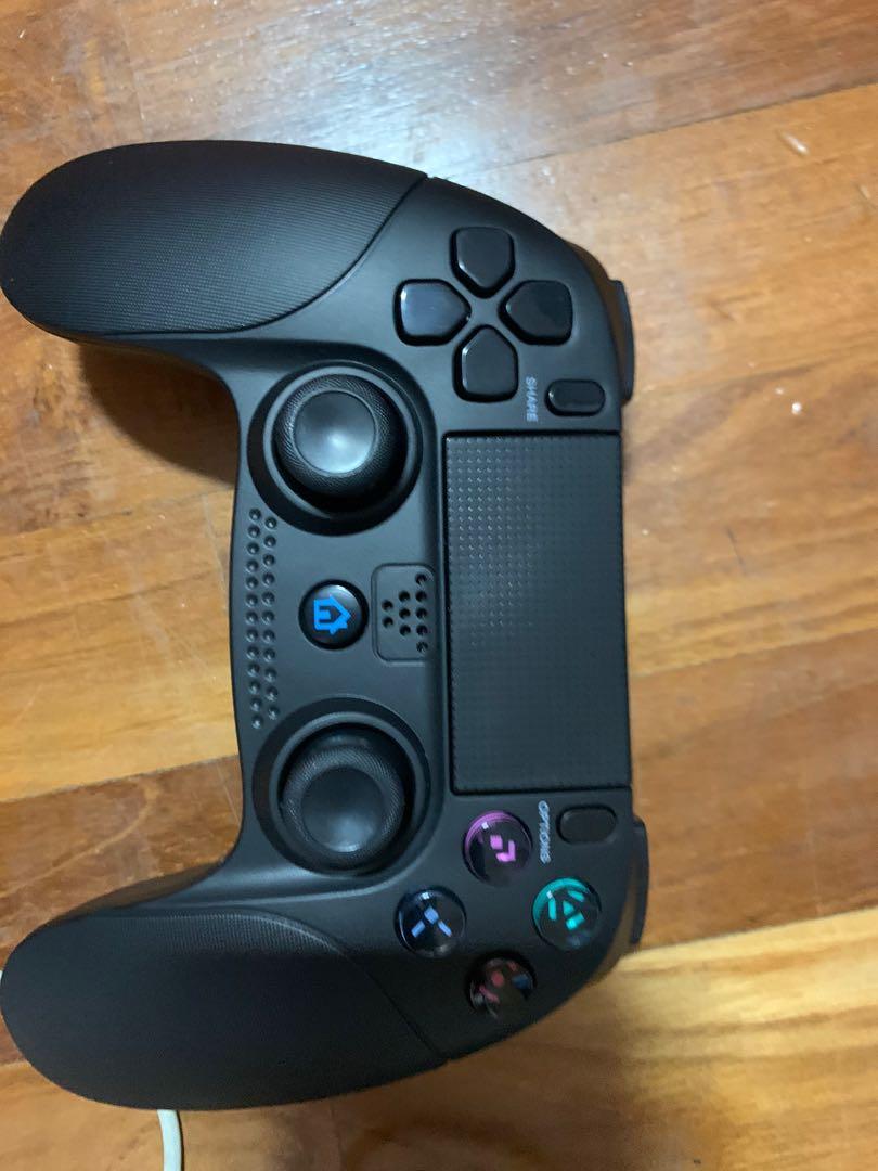Wireless Gaming controller (Category: Controllers) located in Singapore. Submitted by mygodblessme (Listing ID 1114639723, Image 2). Description: .