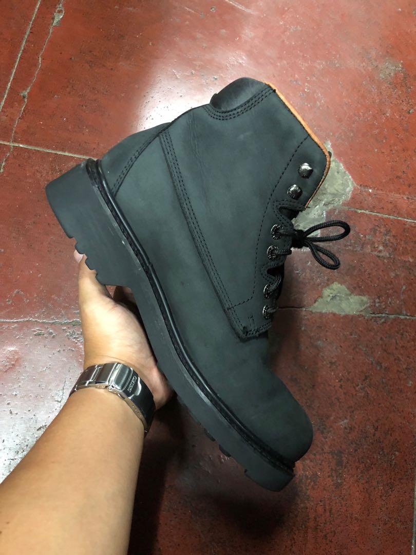 Wolverine Black Round Toe Work Men’s Boots(11 US) (Category: Boots) located in Baguio. Submitted by master_of_brands (Listing ID 1114720016, Image 3). Description: Authentic Wolverine Black Round Toe Work Men’s Boots Size 11 US Used Heel drag No sole separation Thick outsole In very good condition.
