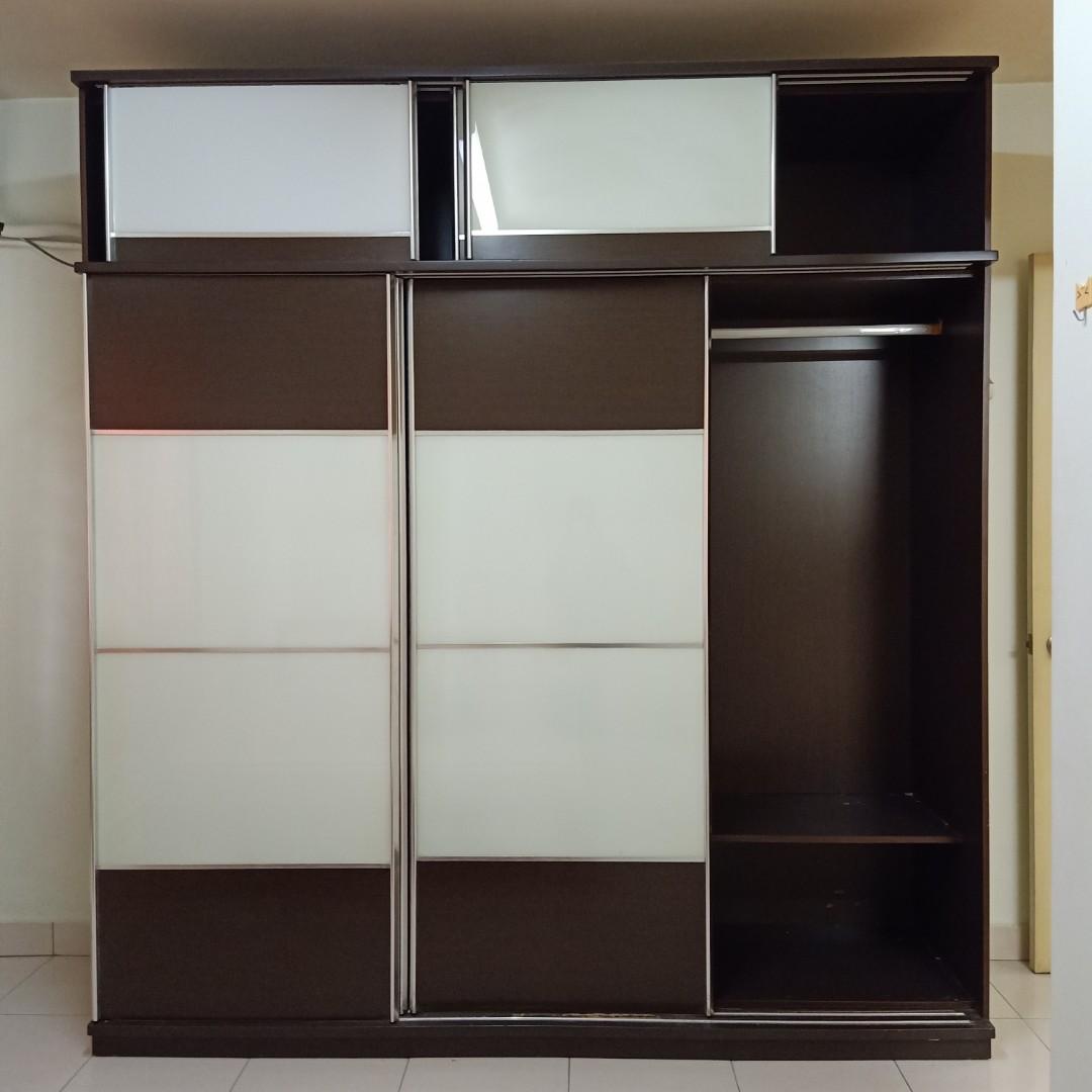 Wardrobe on sale pintu sliding