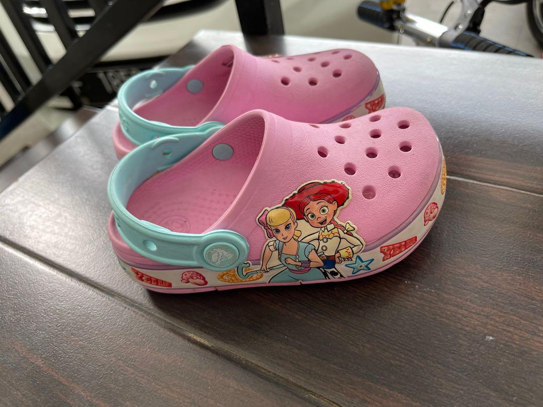 Crocs c10, Bayi & Anak, Mainan & Baby Walker di Carousell