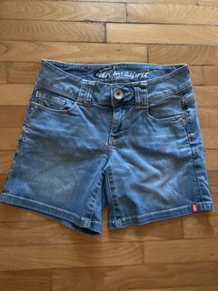 (Category: ) located in . Submitted by acwt123 (Listing ID 1111129101, Image 1). Description: .