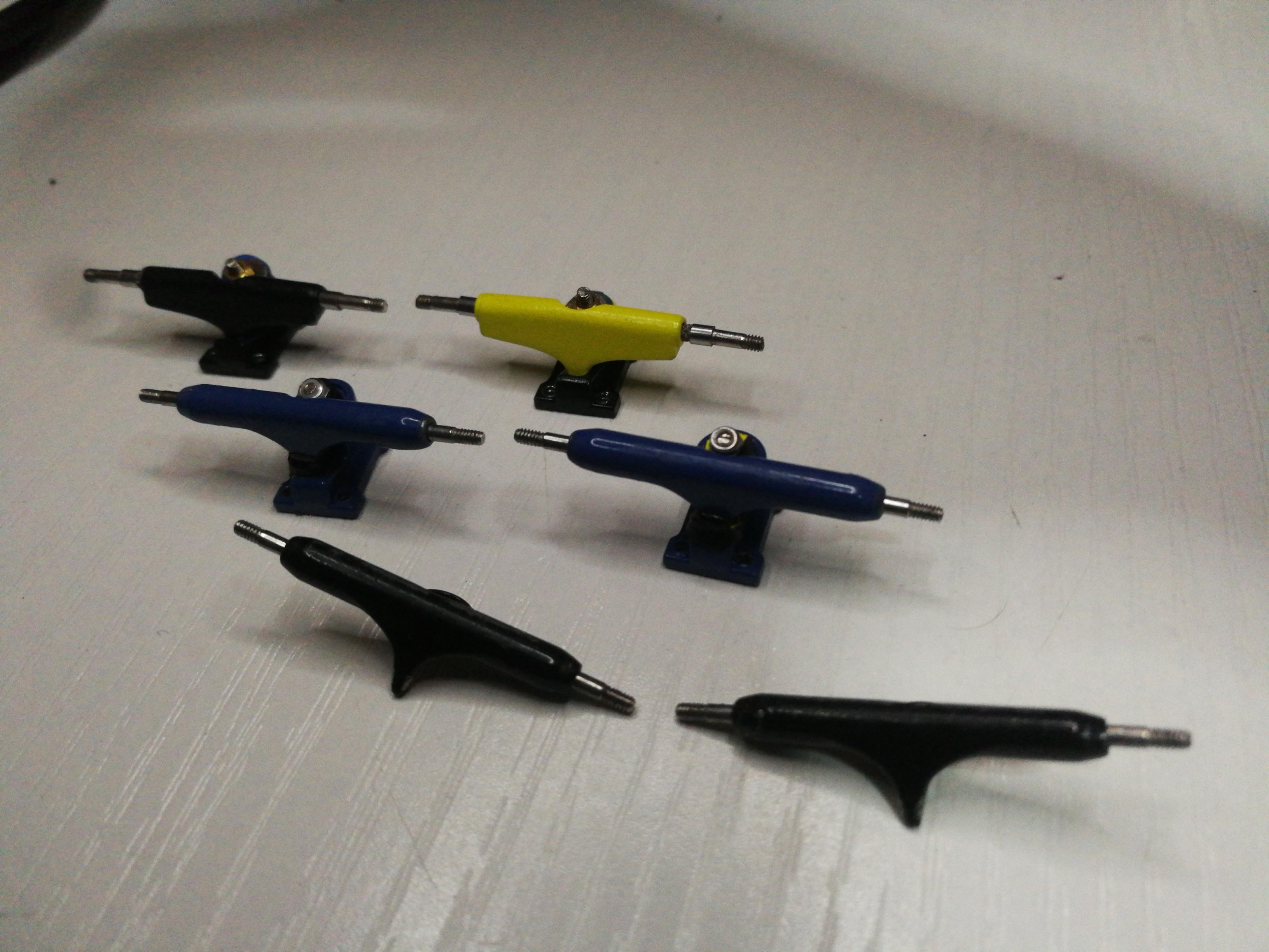 Fingerboard trucks / hangers, Sports Equipment, Sports & Games, Skates