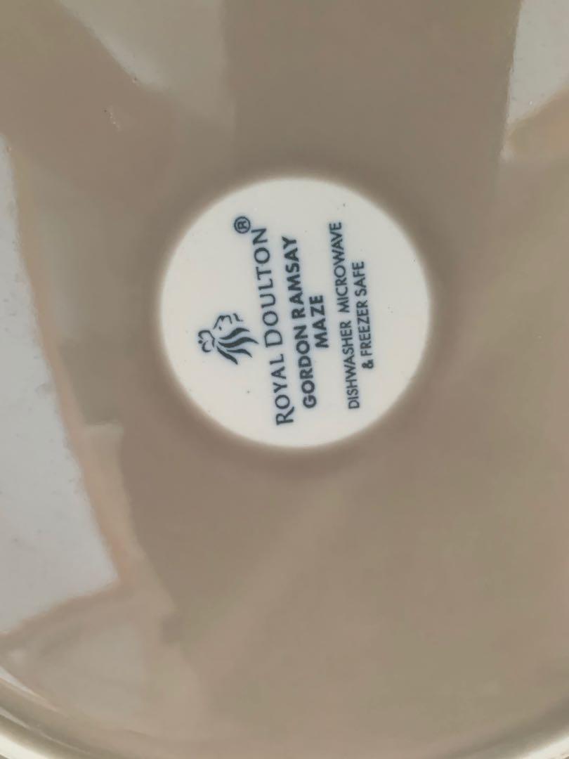 GORDON RAMSAY BY ROYAL DOULTON MAZE 5 PIECE PASTA SET Taupe