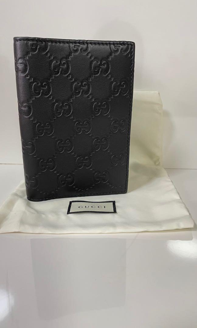 Gucci discount passport bag