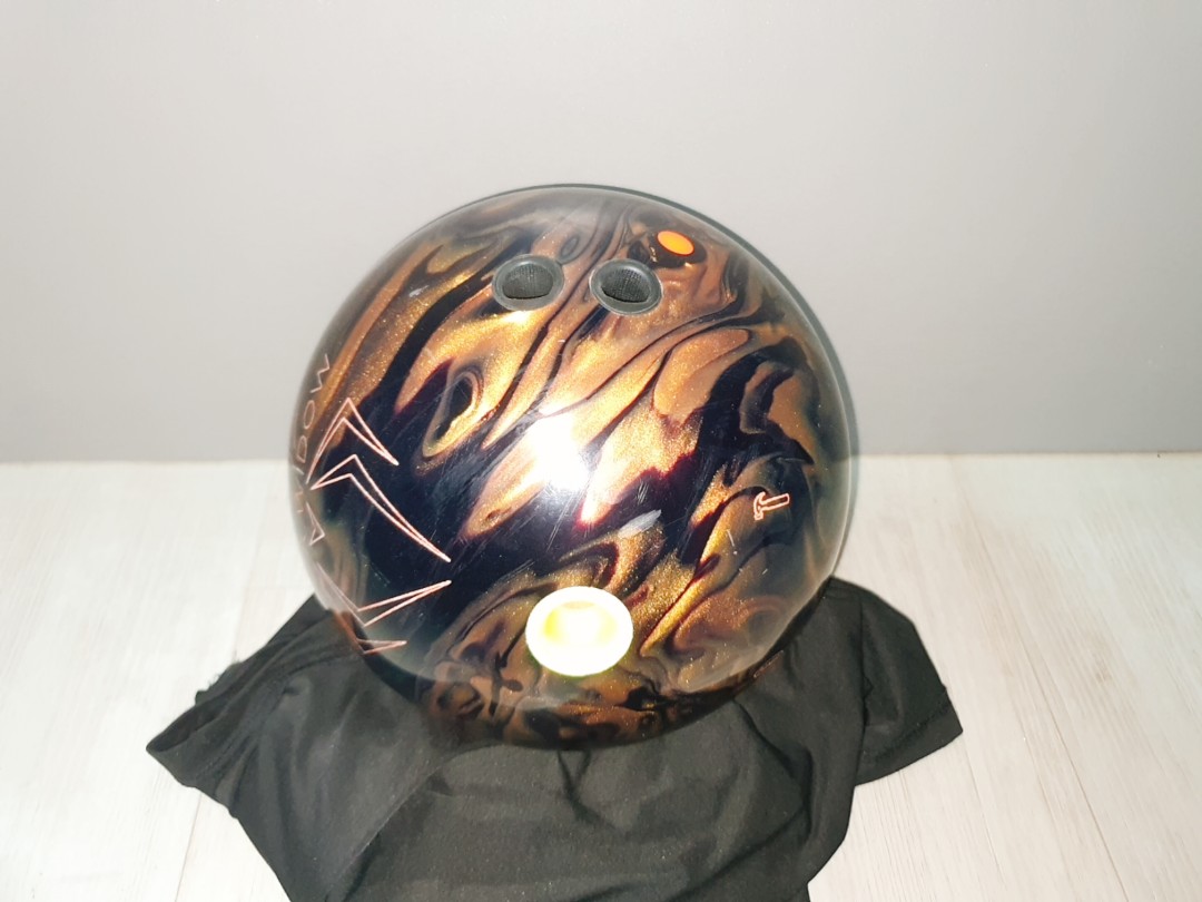 Hammer black gold black widow bowling ball 14lbs, Sports Equipment