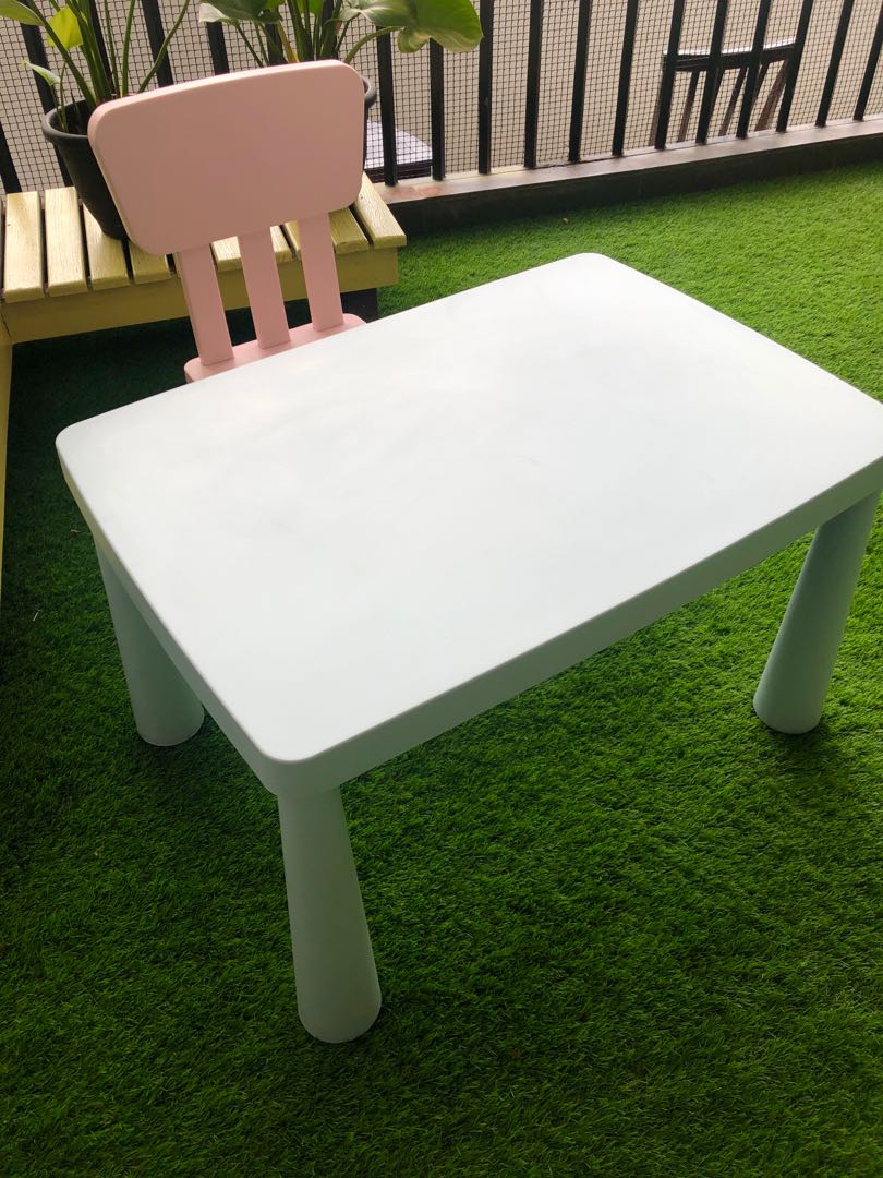 Ikea childrens white best sale table and chairs